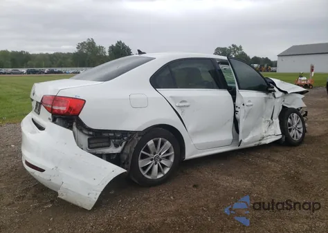 2015 Volkswagen Jetta Se z USA, uszkodzony, nr VIN 3VWD07AJ1FM297364